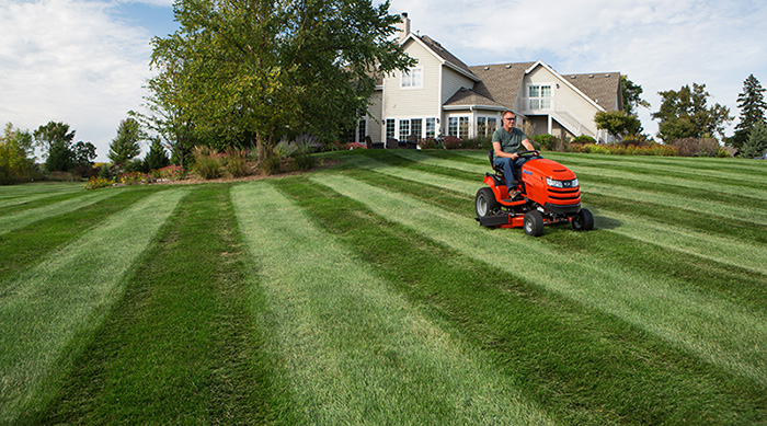 How to Get Lines in Grass With Push Mower